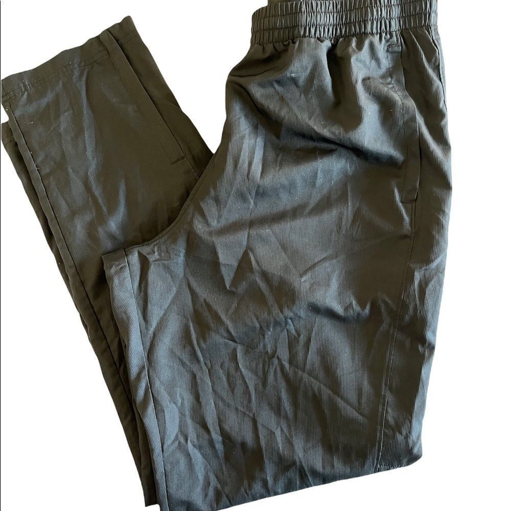 Men's UNDER ARMOUR black ankle zip track pants size Large in excellent shape
